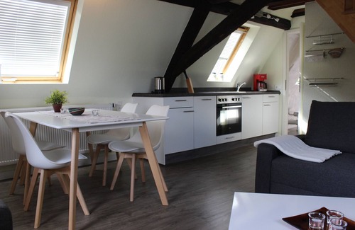 Neuendorf Apartment | Holiday Apartment 'Rheinblick Wohnung 5' with Shared Terrace, Wi-Fi and Air Conditioning