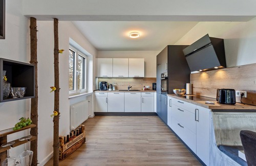 Medebach Apartment | Holiday Apartment "Sauerlandrefugium" with Mountain View, Private Terrace & Wi-Fi