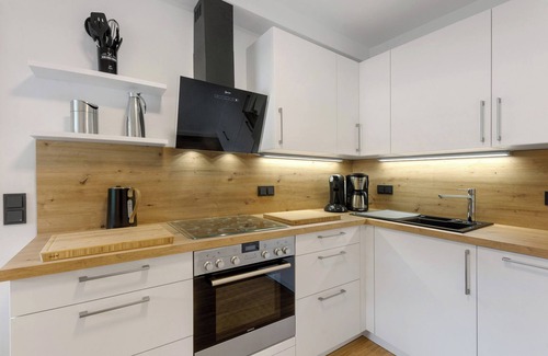 Saalhausen Apartment | Holiday Apartment 'Schwalbennest' with Mountain View, Private Terrace and Wi-Fi