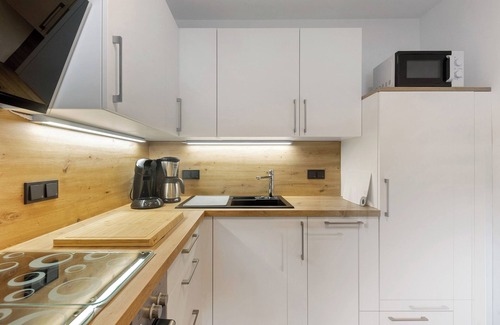 Saalhausen Apartment | Holiday Apartment 'Schwalbennest' with Mountain View, Private Terrace and Wi-Fi