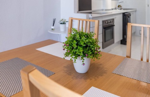 Altea la Vella Apartment | Holiday Apartment 'Simplicity Luxury Apartment' with Private Terrace, Shared Pool & Wi-Fi