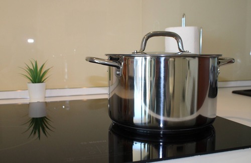 Perledo Apartment | Holiday Apartment "The Panoramic Suite" with Lake View, Shared Pool & Wi-Fi