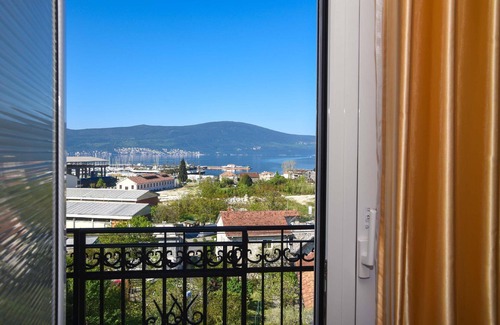 Tomicici Apartment | Holiday apartment Tivat for 2 - 4 persons with 2 bedrooms - Twin house