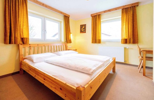 Huben Apartment | Holiday apartment Tyrolean room with tiled stove and dishwasher