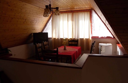 Felsopahok Apartment | Holiday apartment with gazebo and pool