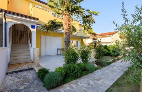 Lovrecica Apartment | Holiday apartment with air conditioning near the sea