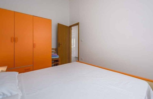 Lovrecica Apartment | Holiday apartment with air conditioning near the sea