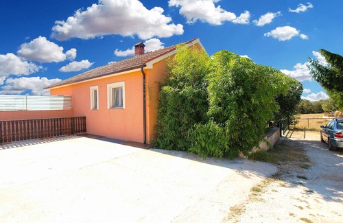 Peruski Apartment | Holiday apartment with air conditioning
