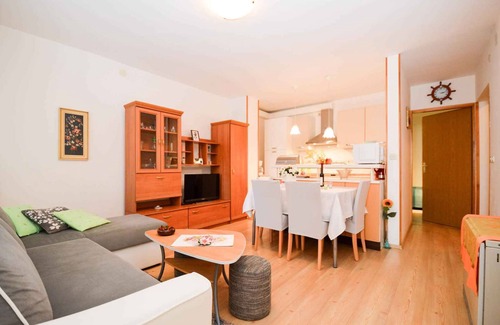 Vintijan Apartment | Holiday apartment with air conditioning in a quiet location