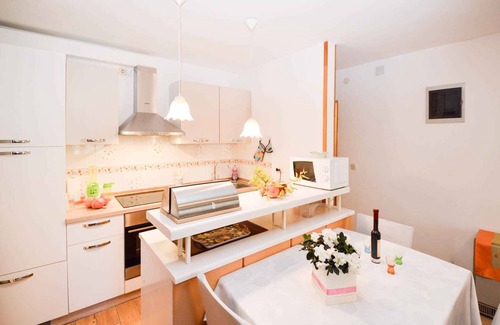 Vintijan Apartment | Holiday apartment with air conditioning in a quiet location