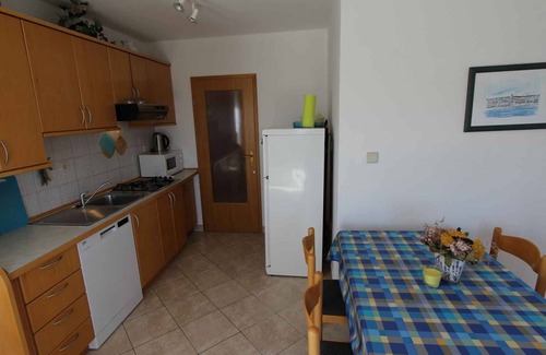 Tribulje Apartment | Holiday apartment with lake view