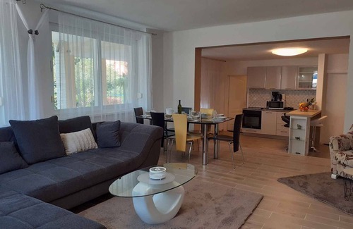 Milcetici Apartment | Holiday apartment with pool