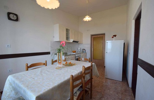 Njivice Apartment | Holiday apartment with air conditioning, Internet and sea view