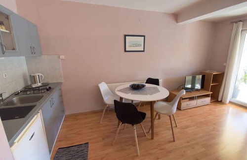 Njivice Apartment | Holiday apartment with air conditioning