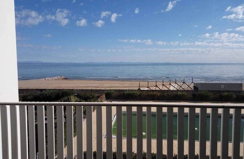 Lignano Sabbiadoro Apartment | Holiday apartment with balcony, internet and pool