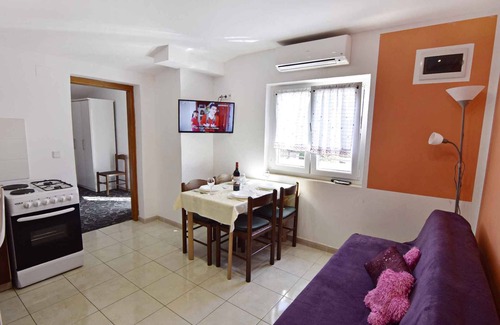 Zambratija Apartment | Holiday apartment with large terrace, sea view, near the beach