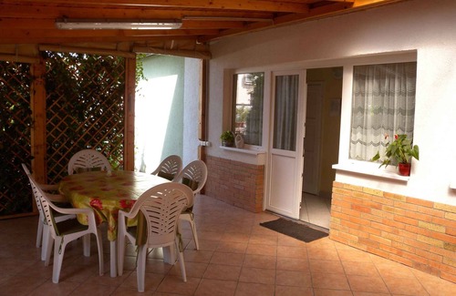 Siofok Apartment | Holiday apartment with pool in city center