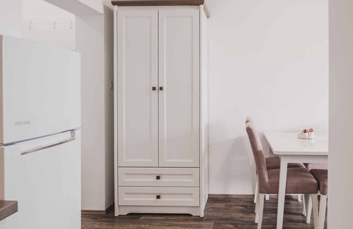 Klimno Apartment | Holiday apartment with sea view, air conditioning and close to the beach