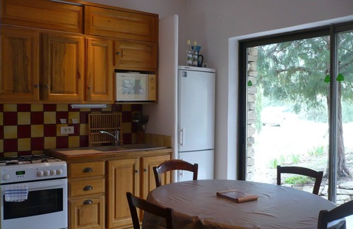 Fontaine-de-Vaucluse Cottage | Holiday cottage in a converted stone barn with pool
