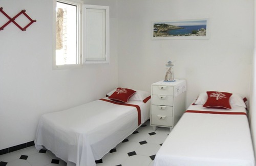 Corsano Cottage | Holiday cottage surrounded by olive trees at walking distance to the beach