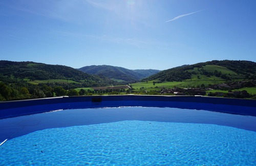 Saint-Ilpize Cottage | Holiday cottage. Vacation rental. Capacity 6 people. Rated 4*