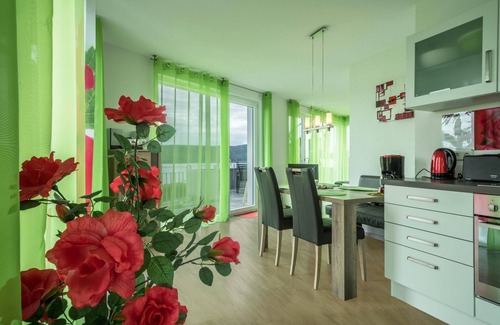 Sipplingen Apartment | Holiday Apartment "Rose" with Large Balcony with Lake View, Wi-Fi & TV