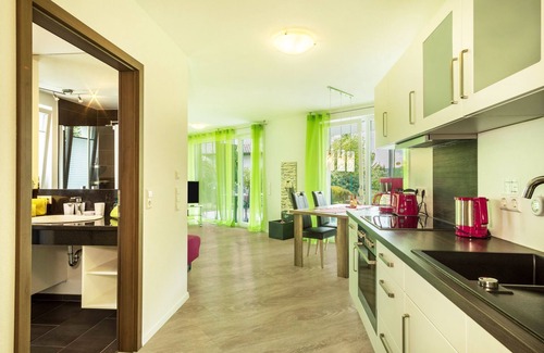 Sipplingen Apartment | Holiday Apartment "Orchidee" with Large Terrace with Lake View, Barbecue, Wi-Fi & TV
