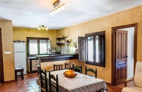 Alhama de Granada House | Holiday Home 'Rica' with Mountain View, Wi-Fi and Air Conditioning
