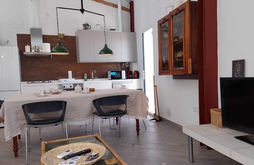 Villanueva del Ariscal Villa | Holiday Home Casa Rural Villa Bella with Whirlpool, Garden & Wi-Fi
