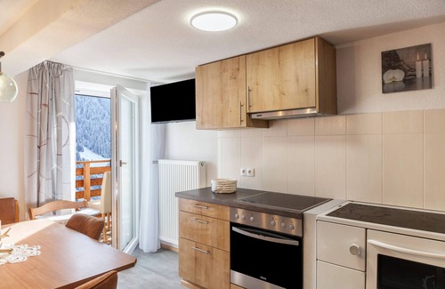 Landeck Apartment | Holiday flat "Emma" with mountain view, balcony and WLAN