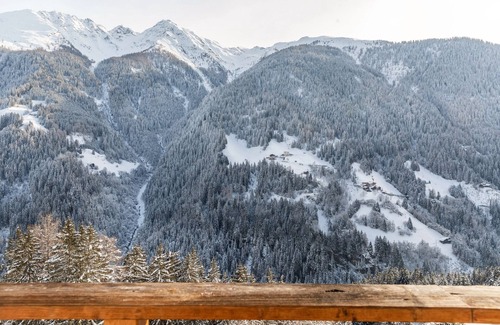 Landeck Apartment | Holiday flat "Emma" with mountain view, balcony and WLAN