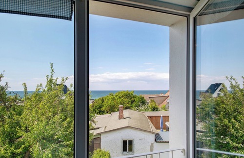 Meschendorf Apartment | Holiday flat 'Möve ABA Apartment 44' with sea view, communal garden and WiFi