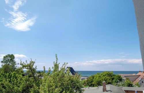 Meschendorf Apartment | Holiday flat 'Möve ABA Apartment 44' with sea view, communal garden and WiFi