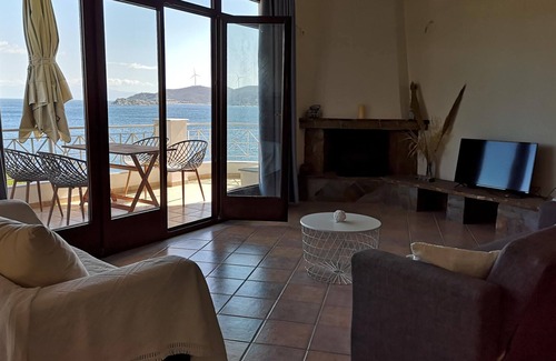 Agii Apostoli Apartment | Holiday flat with great sea view, directly by the sea in Agii Apostoli, Euboea.