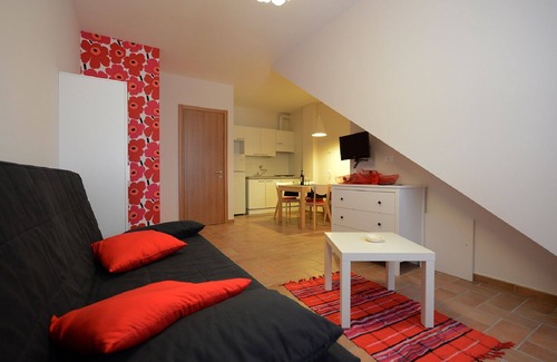 Francavilla d'Ete Apartment | Holiday Flat with Private Swimming Pool. Privacy, Relaxation and Nature