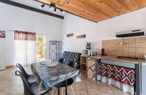 Roquefort-des-Corbieres House | Holiday Home 'La Capelle 4 Persons 877' with Shared Pool, Wi-Fi and Air Conditioning
