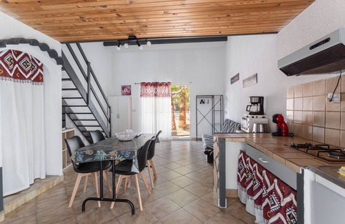 Roquefort-des-Corbieres House | Holiday Home 'La Capelle 4 Persons 877' with Shared Pool, Wi-Fi and Air Conditioning