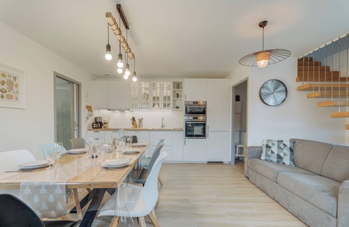 Saint-Benoit-des-Ondes House | Holiday Home 'Le Banc Des Hermelles' with Private Terrace, Private Garden and Wi-Fi