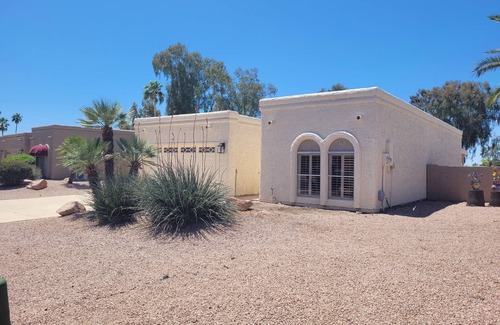 Cottonwood House | Holiday fun with Golf Course Views!