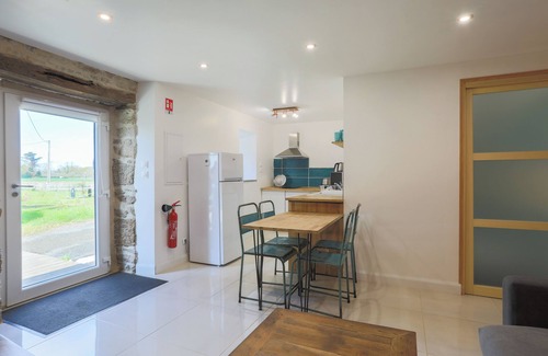 Saint-Michel-en-Greve House | Holiday Home 'Gite Des Hauts Grève - Penty' with Shared Terrace and Wi-Fi