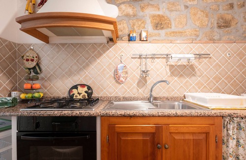 Santa Maria Navarrese House | Holiday Home 'Sa Domu De Ettore' with Private Terrace, Wi-Fi and Air Conditioning