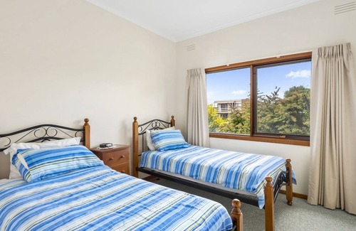 Portarlington House | Holiday Heaven - Located beautifully on an elevated road with lovely views
