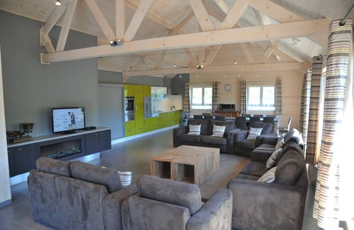 La Roche-en-Ardenne Ski Chalet | Holiday Home in Ardennes near Castle & Nature