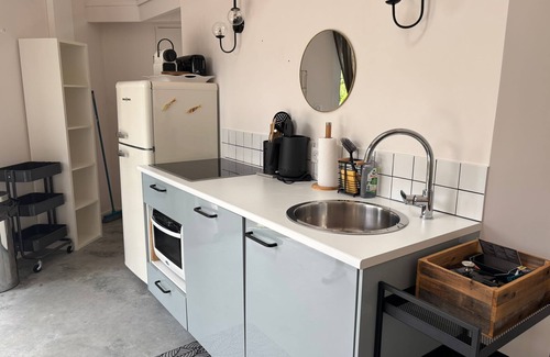 Le Minihic-sur-Rance House | Holiday Home 'La P'tite Maison' with Private Terrace, Private Garden and Wi-Fi