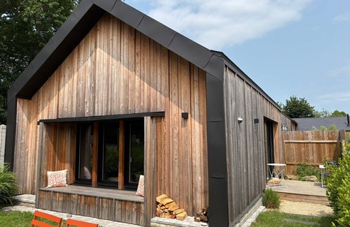 Le Minihic-sur-Rance House | Holiday Home 'La P'tite Maison' with Private Terrace, Private Garden and Wi-Fi