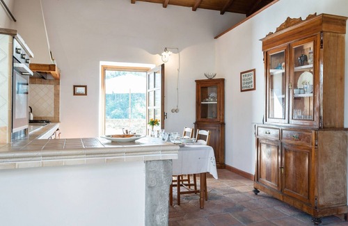 Argigliano Apartment | Holiday Home in Casola with Pool and Terrace