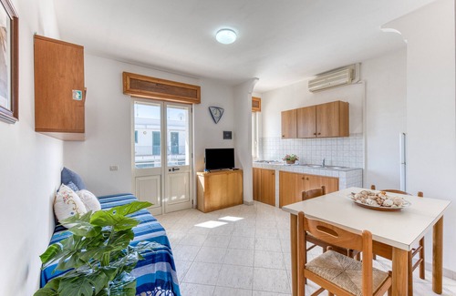 Santa Maria di Leuca House | Holiday Home 'Ruggeri 1' with Private Terrace and Air Conditioning