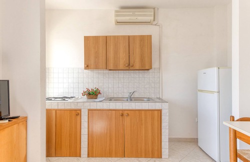 Santa Maria di Leuca House | Holiday Home 'Ruggeri 1' with Private Terrace and Air Conditioning