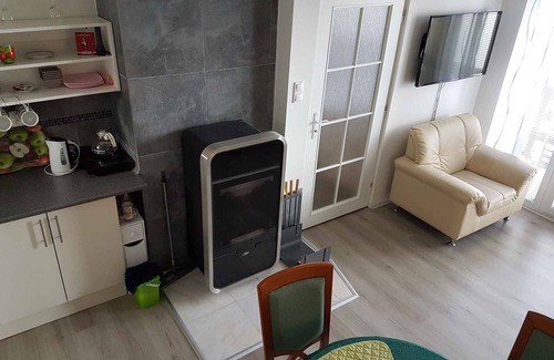 Hluboka nad Vltavou House | Holiday home with a wonderful view with a terrace directly on the lake