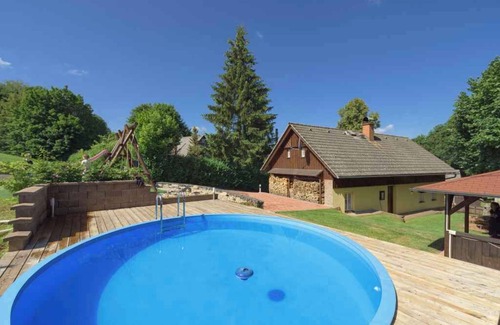 Roztoky u Jilemnice House | Holiday home with outdoor swimming pool